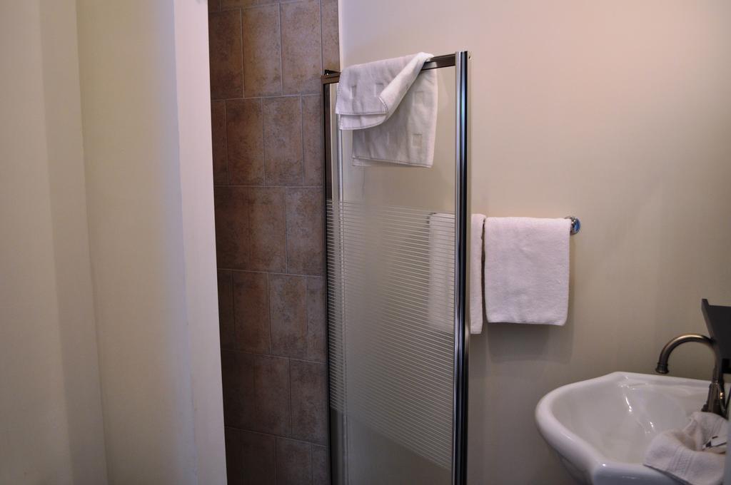 Hotel La Taniere De L'Ours Saint-Donat-de-Montcalm Pokój zdjęcie