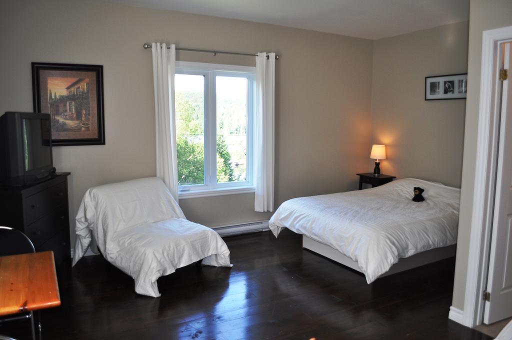 Hotel La Taniere De L'Ours Saint-Donat-de-Montcalm Pokój zdjęcie