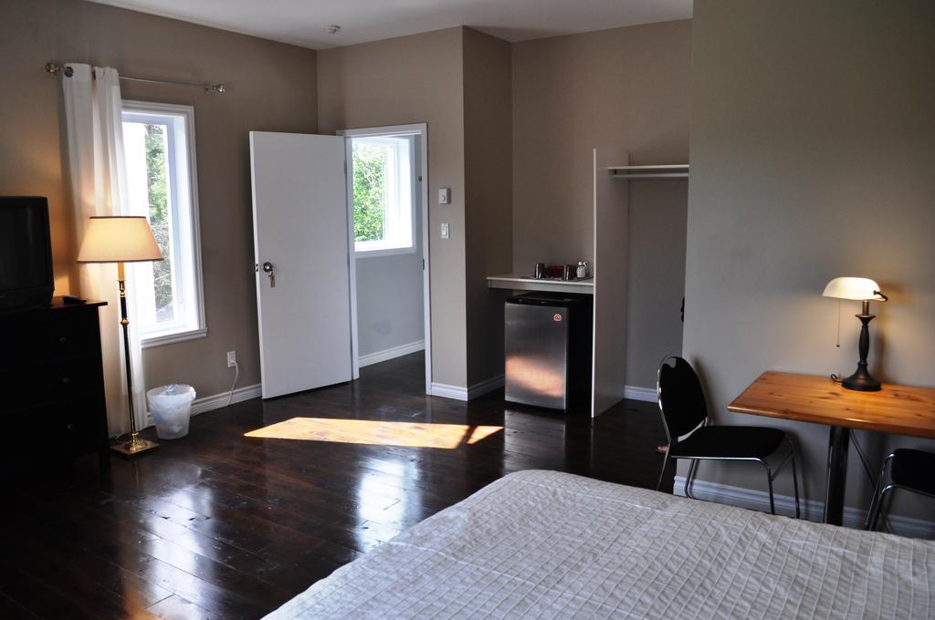 Hotel La Taniere De L'Ours Saint-Donat-de-Montcalm Pokój zdjęcie