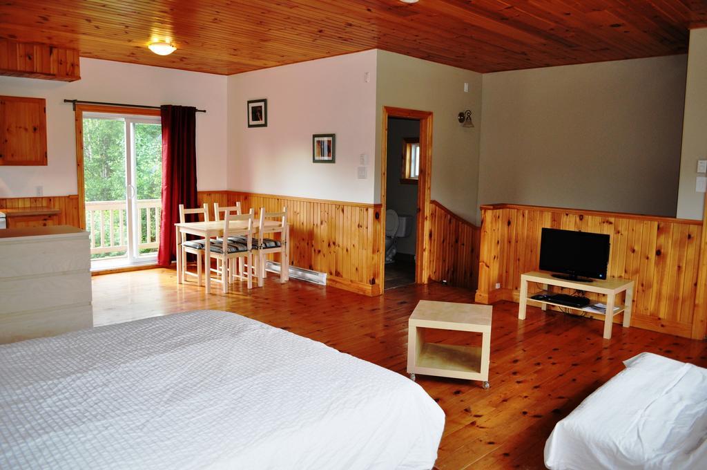 Hotel La Taniere De L'Ours Saint-Donat-de-Montcalm Pokój zdjęcie