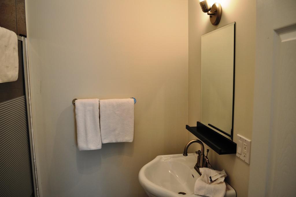 Hotel La Taniere De L'Ours Saint-Donat-de-Montcalm Zewnętrze zdjęcie