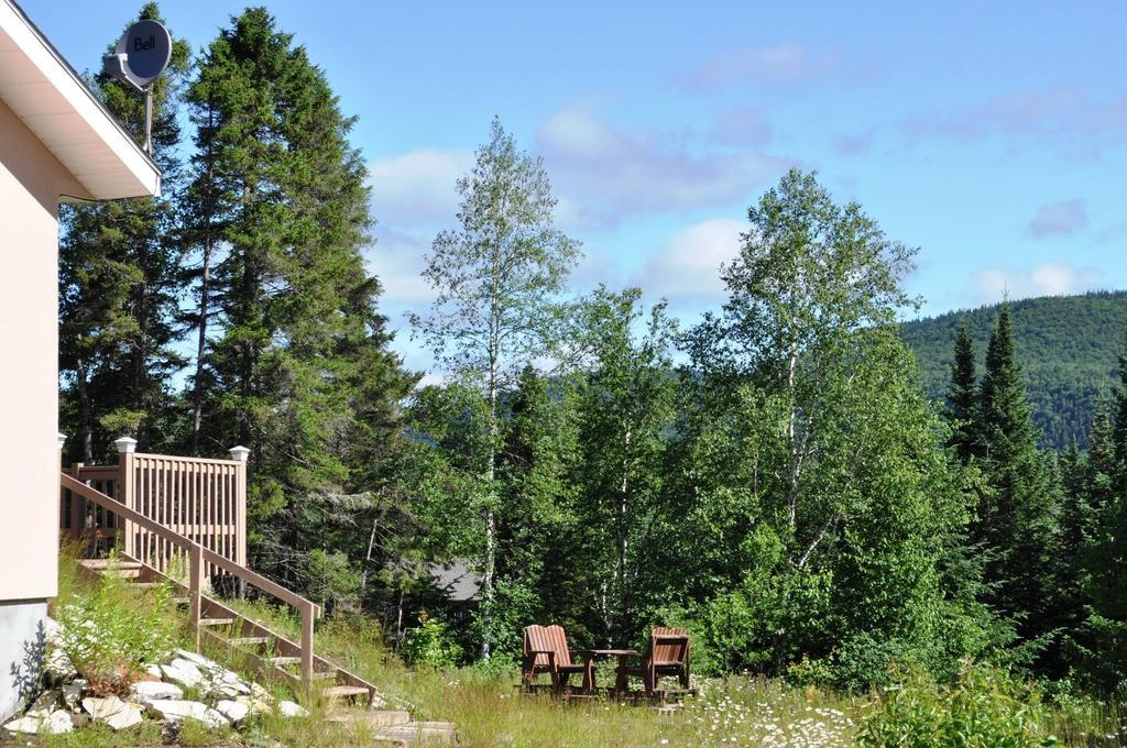 Hotel La Taniere De L'Ours Saint-Donat-de-Montcalm Zewnętrze zdjęcie